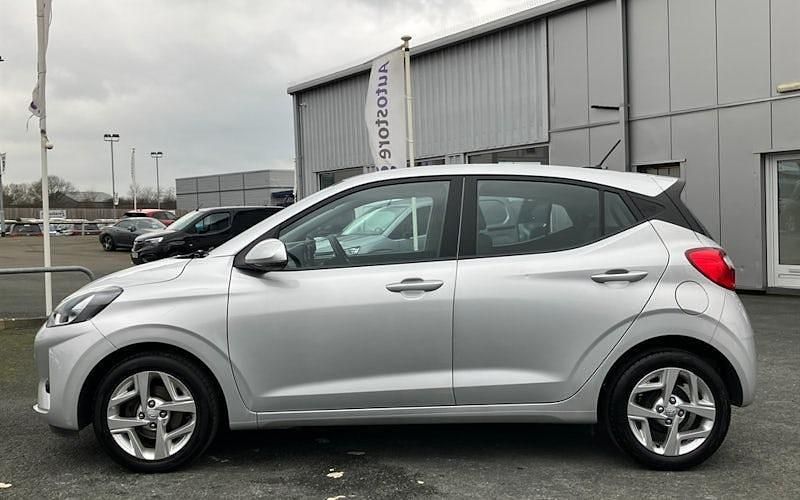 Used Hyundai i10 SE 67 HP (49 kW) 2022 Silver Hatchback