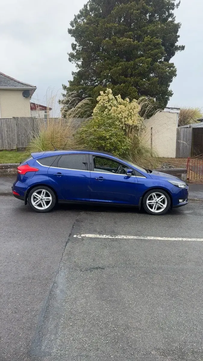 Used Ford Focus Titanium 125 HP (91 kW) 2018 Blue Hatchback