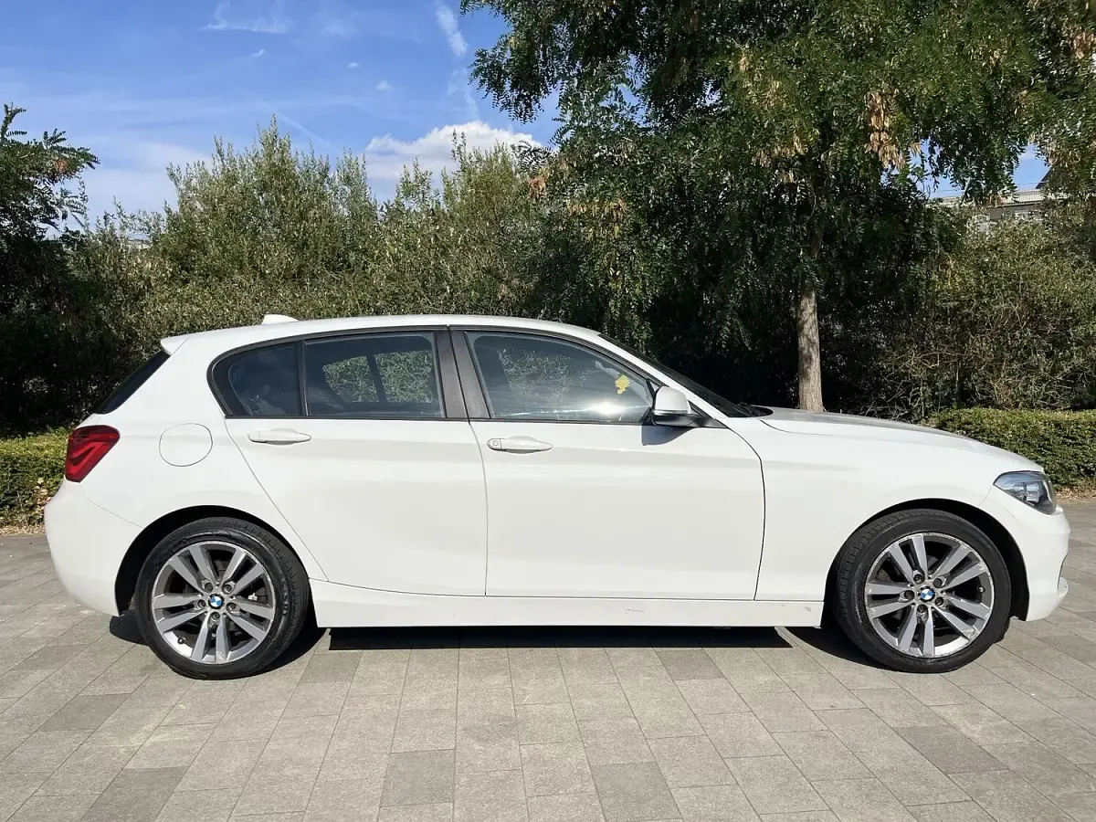 Used BMW 118 Sport Line 136 HP (100 kW) 2015 White Hatchback