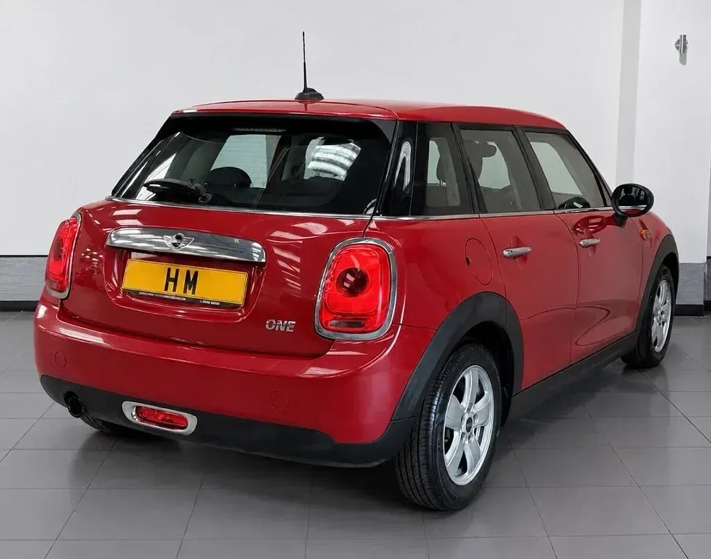 Used Mini ONE Hatch 102 HP (75 kW) 2015 Red Hatchback