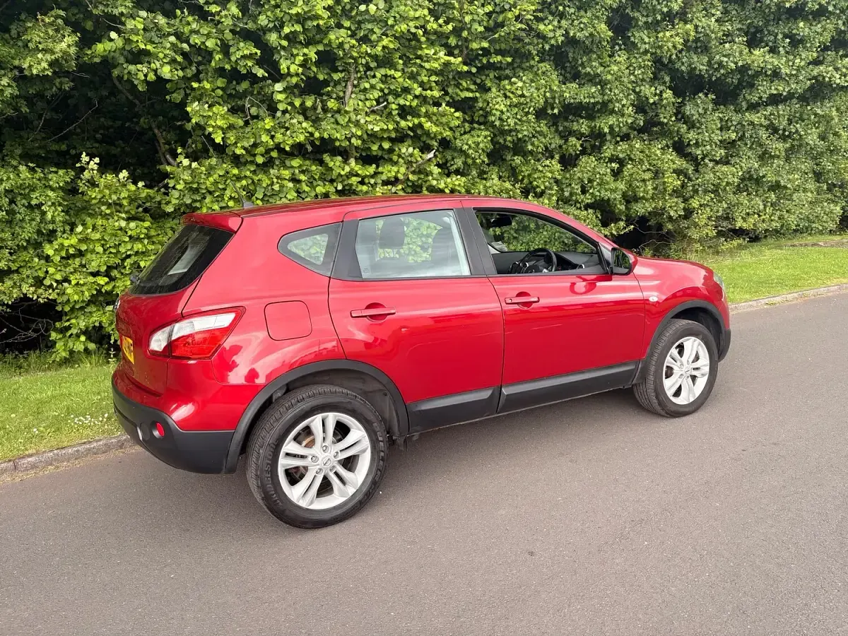 Used Nissan Qashqai Acenta 117 HP (86 kW) 2012 Red SUV