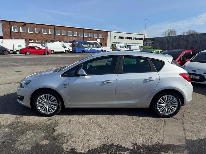 Used Vauxhall Astra 100 HP (73 kW) 2014 Silver Hatchback