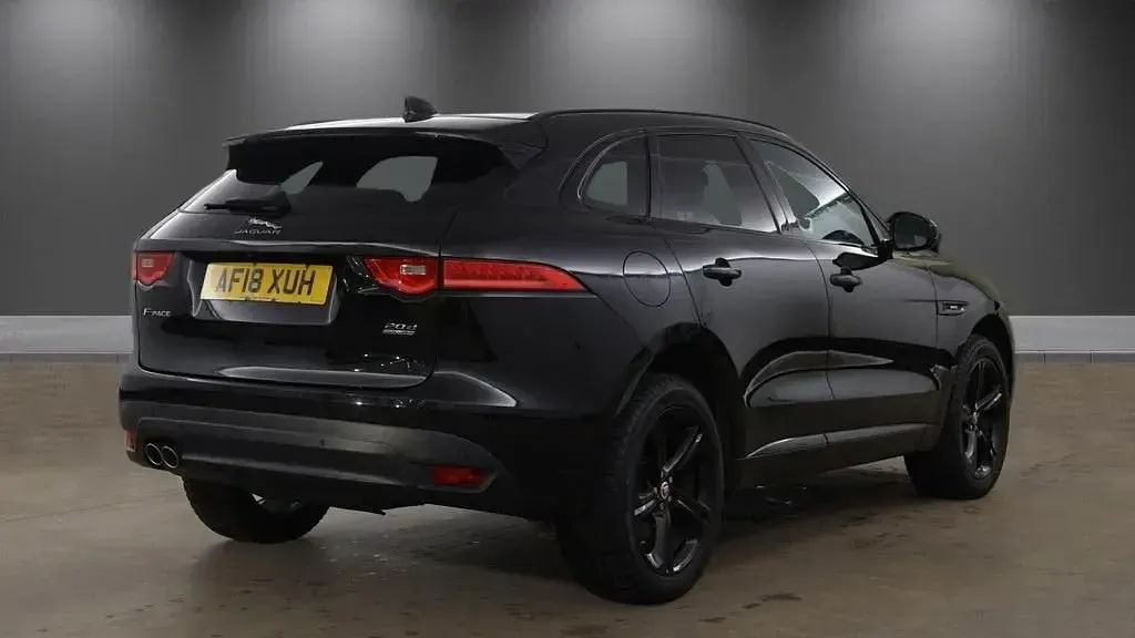 Second-hand Jaguar F-Pace R-Sport 180 CP (132 kW) 2018 Negru SUV