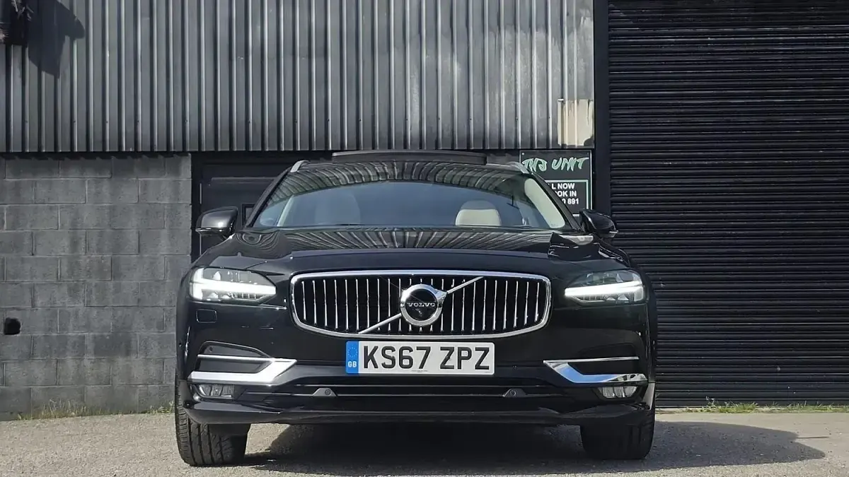 Used Volvo V90 Inscription 190 HP (139 kW) 2017 Black Estate
