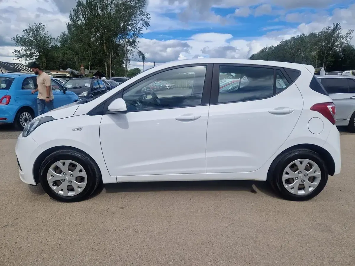 Used Hyundai i10 SE 2017 White Hatchback