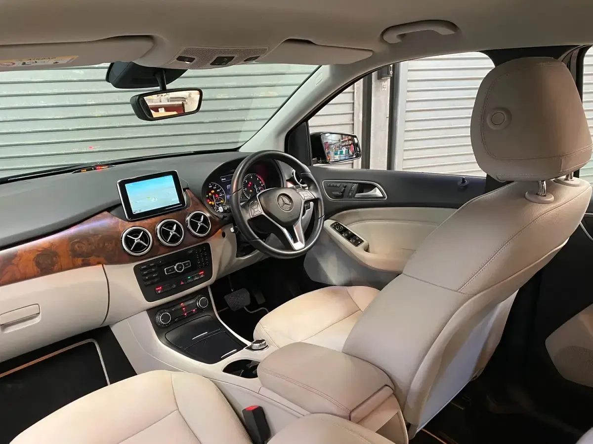 Used Mercedes B200 SE 135 HP (99 kW) 2013 Black Hatchback