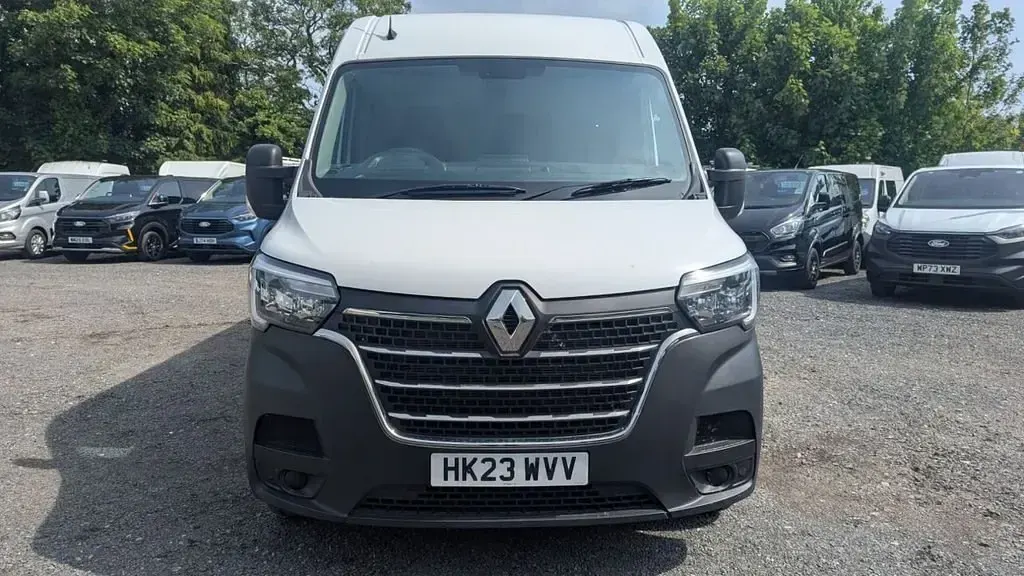 Begagnad Renault Master Business 135 HK (99 kW) 2023 Vit Minibuss