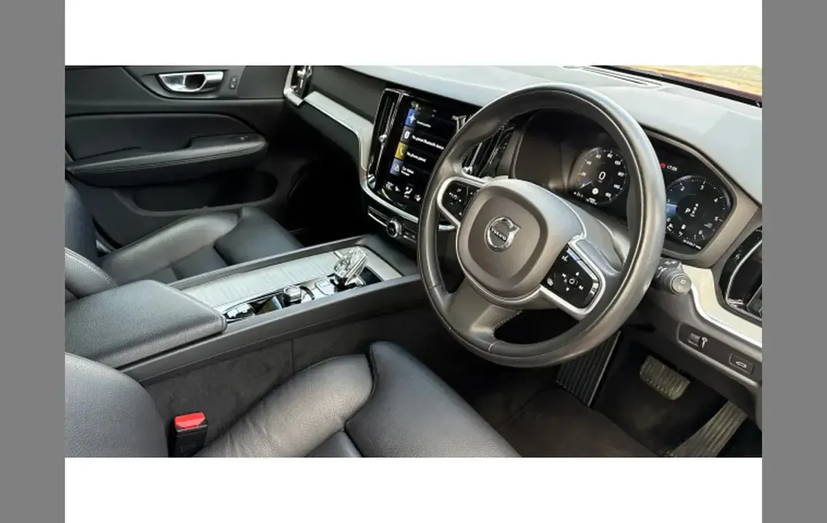 Used Volvo V60 Inscription 197 HP (144 kW) 2021 Red Estate