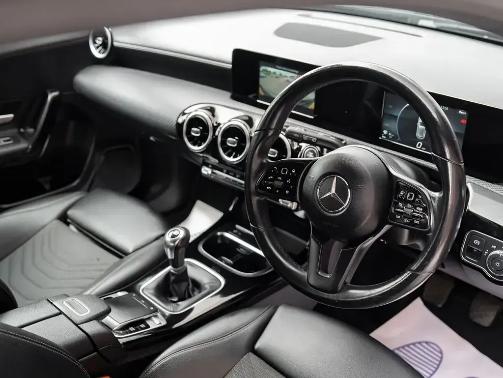 Used Mercedes A180 SE 136 HP (100 kW) 2019 Black Hatchback