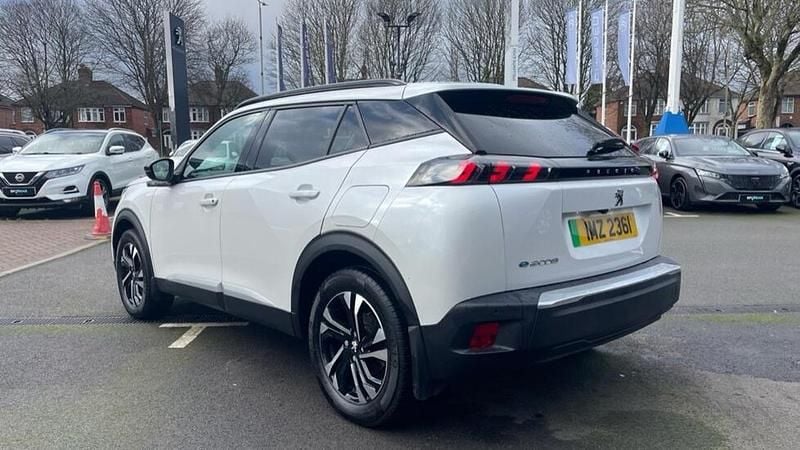 Used Peugeot e-2008 Allure Premium 98 kW (134 HP) 2022 White SUV