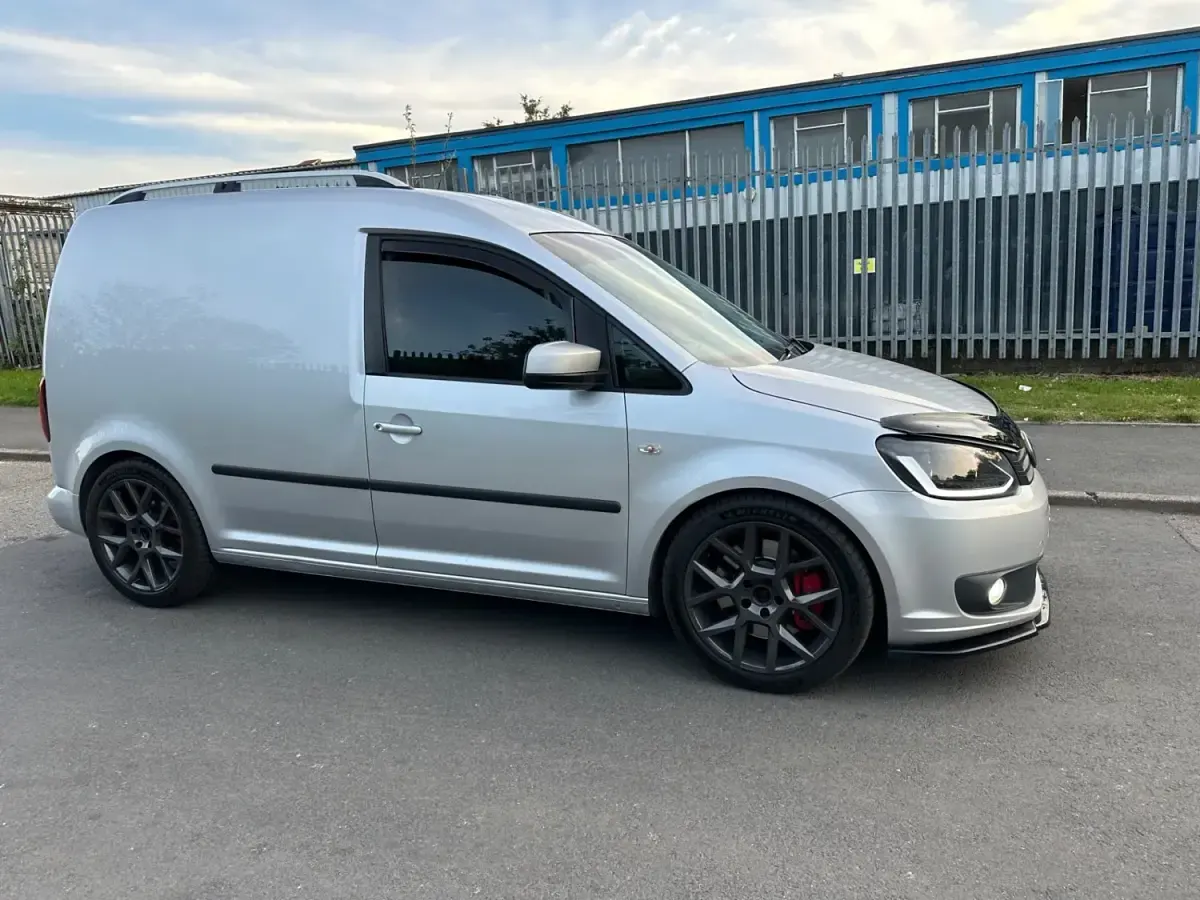 Usado VW Caddy Highline 102 HP (75 kW) 2014 Prateado Monovolume