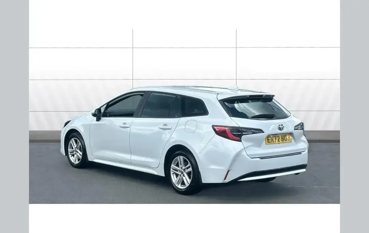 Used Toyota Corolla 122 HP (89 kW) 2022 White Estate