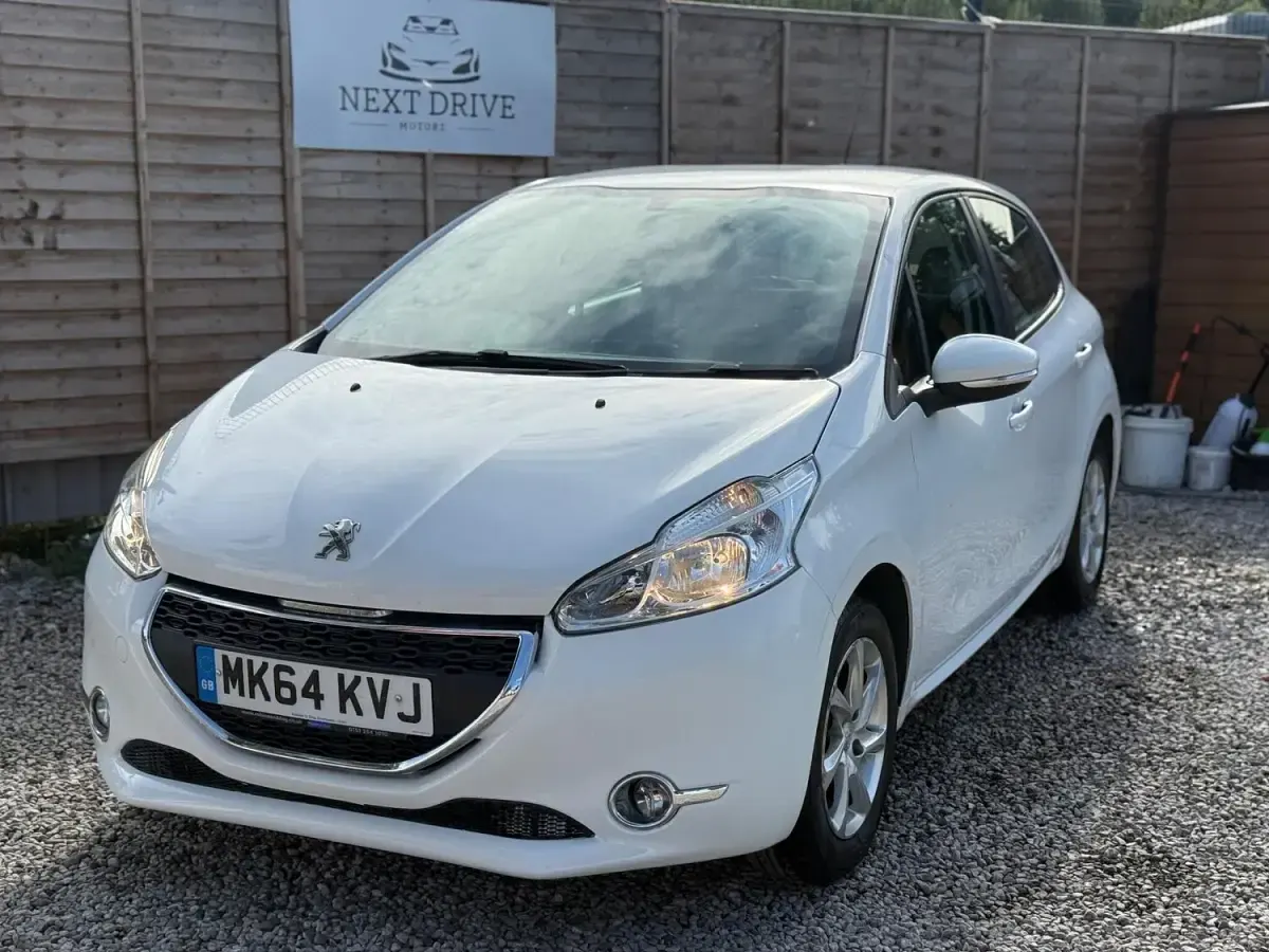 Used Peugeot 208 Active 2014 White Hatchback
