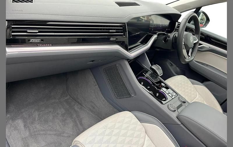 Used VW Touareg Elegance 381 HP (280 kW) 2025 Blue SUV