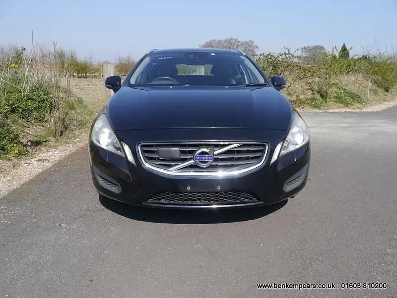 Used Volvo V60 SE Lux 180 HP (132 kW) 2013 Black Estate