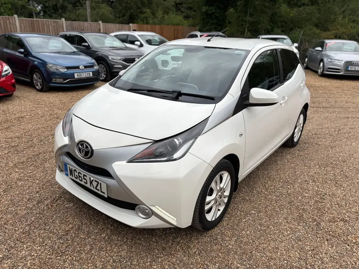 Used Toyota Aygo X-pure 2015 White Hatchback
