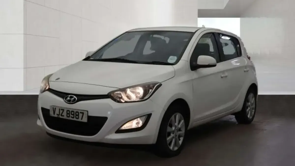 Used Hyundai i20 Active 85 HP (62 kW) 2014 White Hatchback