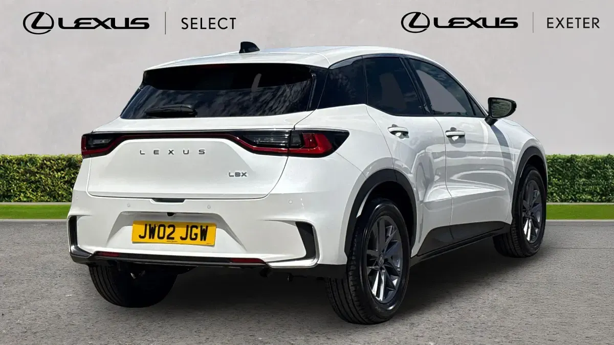 Used Lexus LBX 136 HP (100 kW) 2024 Sonic white SUV