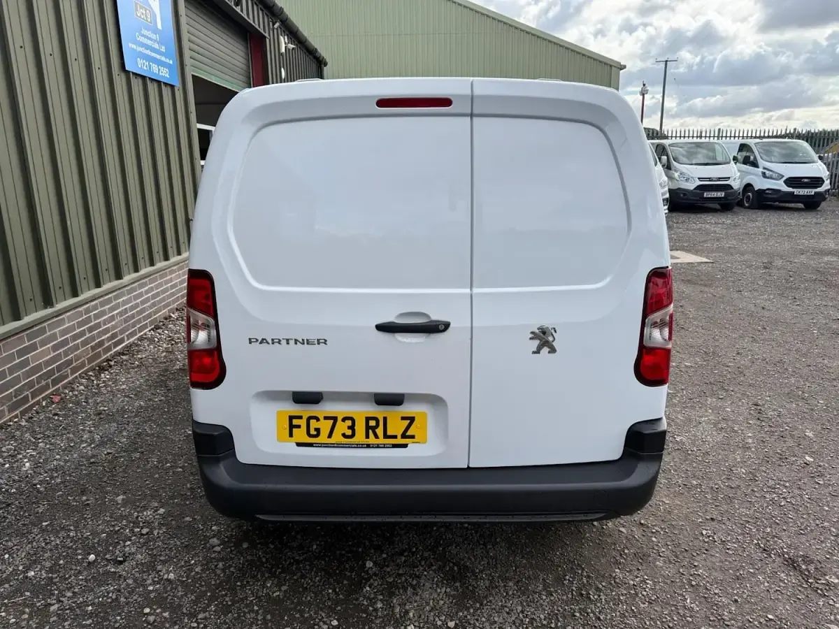 Used Peugeot Partner Premium 131 HP (96 kW) 2023 White MPV
