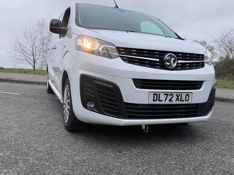 Used Vauxhall Vivaro 145 HP (106 kW) 2023 White MPV