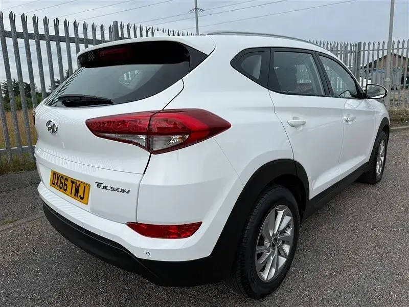 Used Hyundai Tucson SE 2016 White SUV
