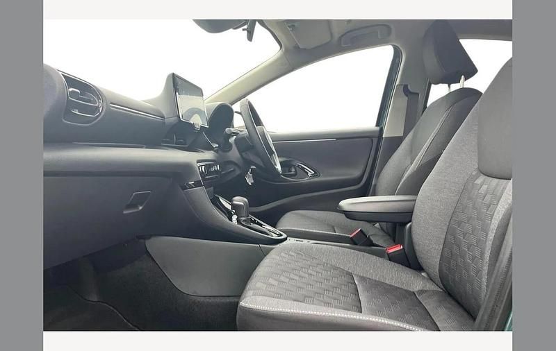 New Toyota Yaris Hybrid Design 116 HP (85 kW) 2025 Green Hatchback