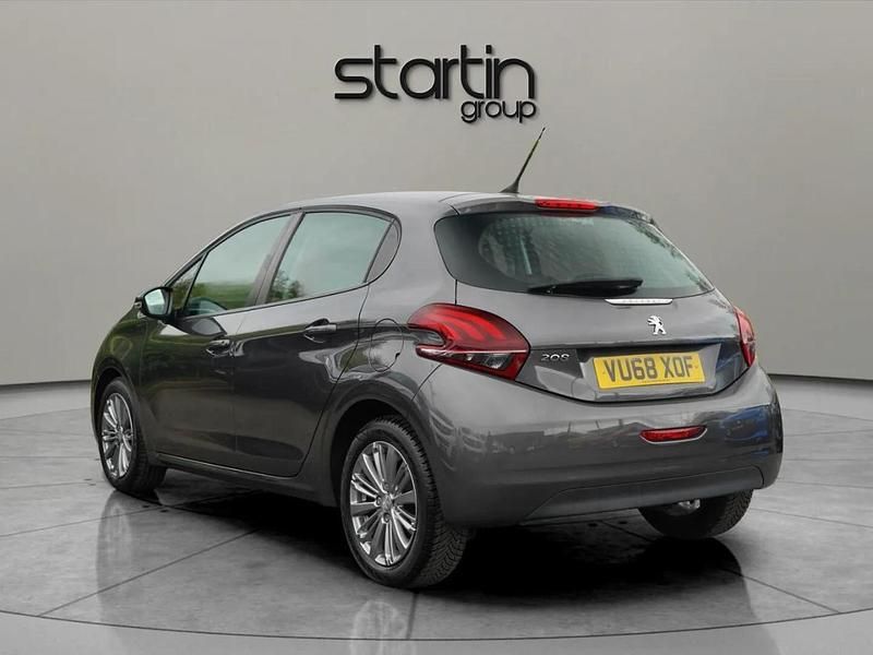 Used Peugeot 208 Signature Sky 81 HP (59 kW) 2018 Grey Hatchback