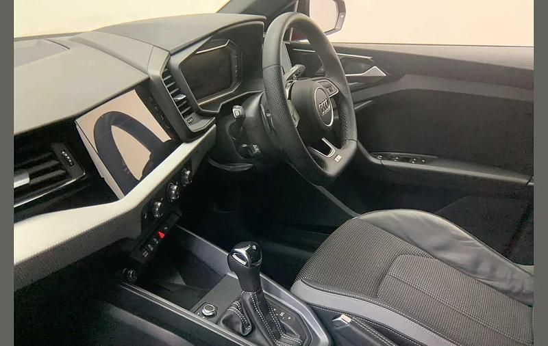 Used Audi A1 Black Edition 113 HP (83 kW) 2024 Red SUV