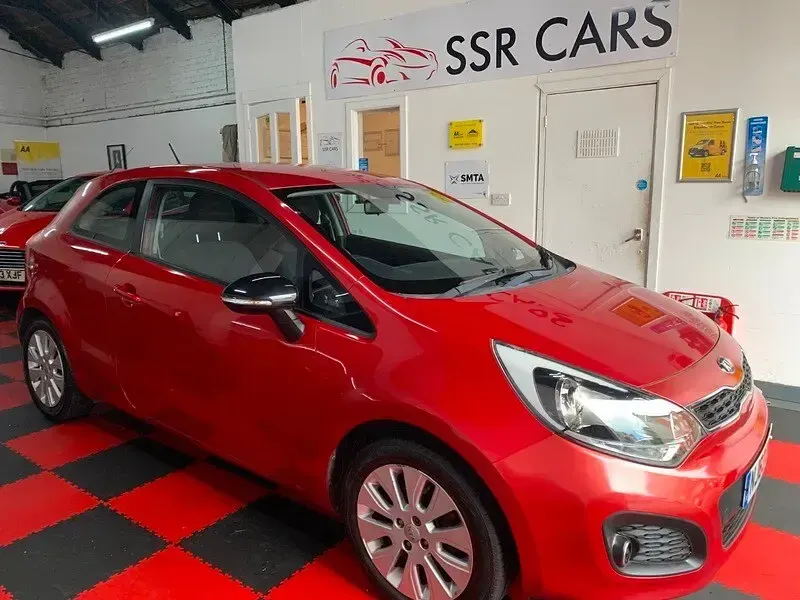 Used Kia Rio 84 HP (61 kW) 2013 Red Hatchback