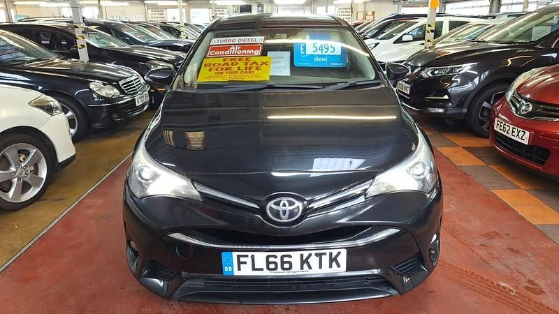 Used Toyota Avensis Business Edition 112 HP (82 kW) 2016 Black Estate