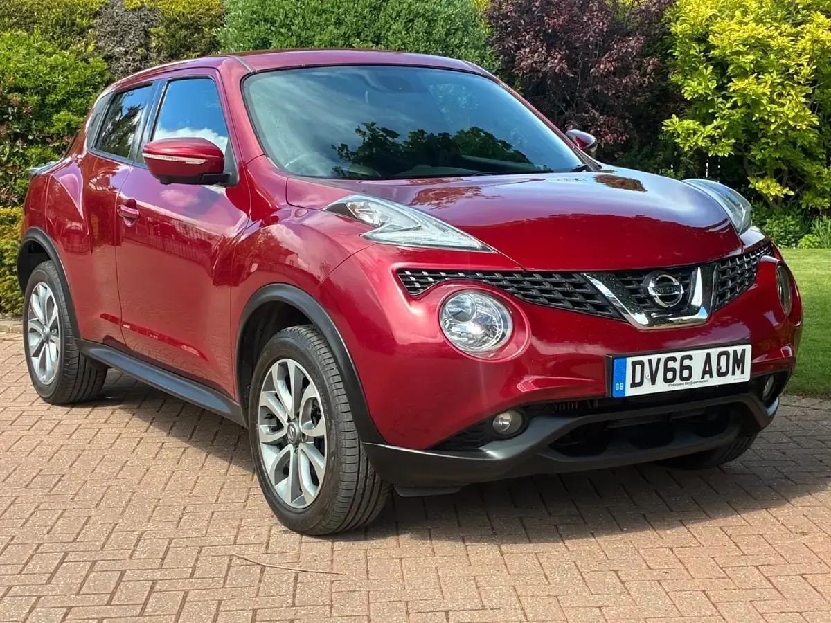 Used Nissan Juke Tekna 110 HP (80 kW) 2016 Red SUV