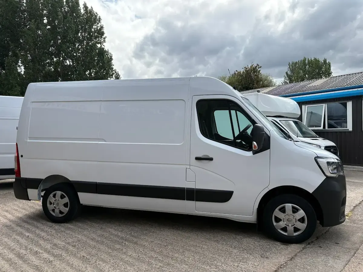 Used Renault Master Business 135 HP (99 kW) 2023 White MPV