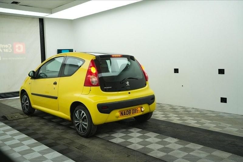 Used Peugeot 107 68 HP (50 kW) 2008 Yellow Hatchback