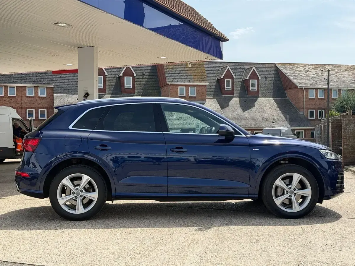 Used Audi Q5 S-Line 190 HP (139 kW) 2017 Blue SUV