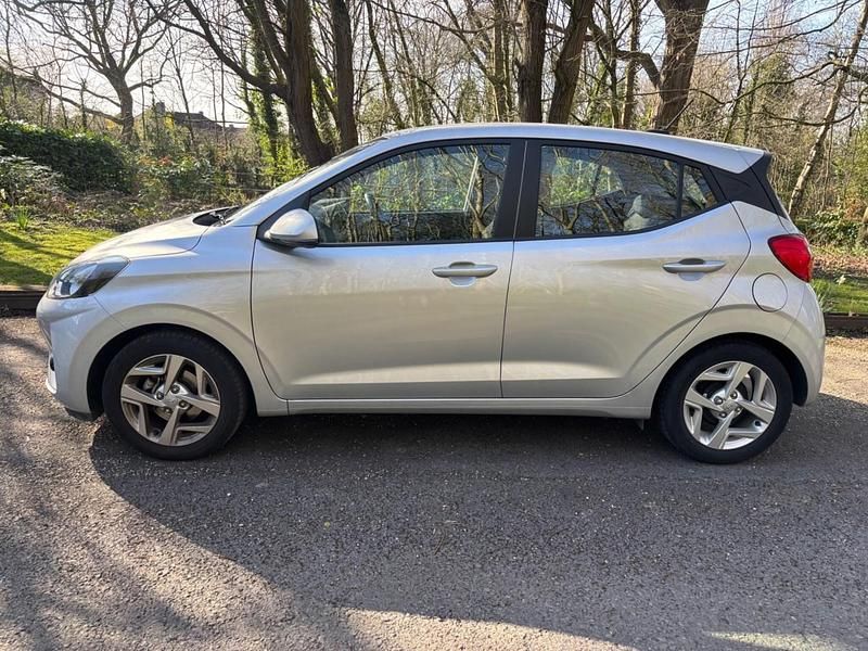 Used Hyundai i10 SE 67 HP (49 kW) 2022 Silver Hatchback