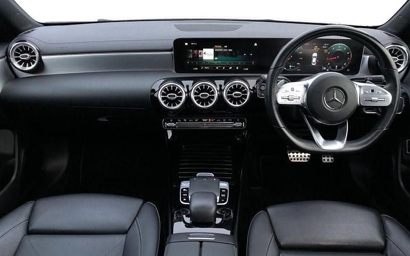 Used Mercedes CLA220 AMG Line Premium Plus 190 HP (139 kW) 2019 White Sedan