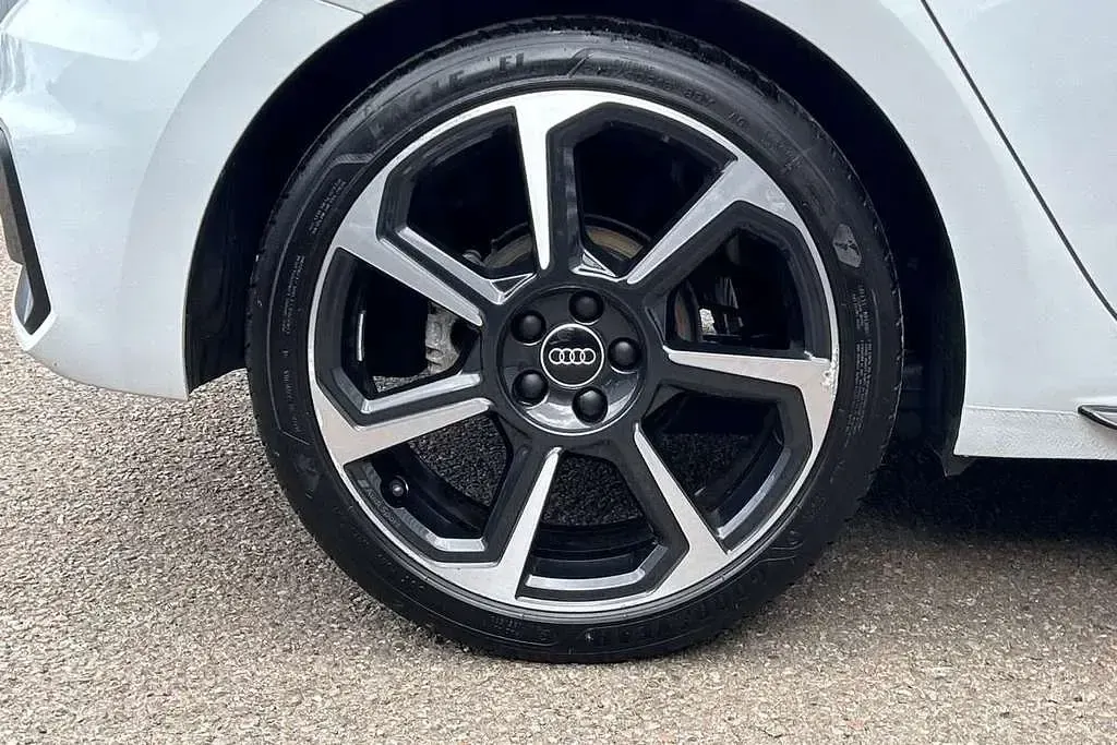 Used Audi A1 Black Edition 108 HP (79 kW) 2023 White SUV