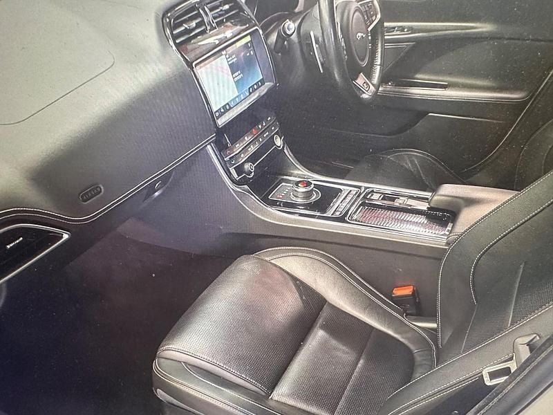 Used Jaguar XE R-Sport 200 HP (147 kW) 2019 White Sedan