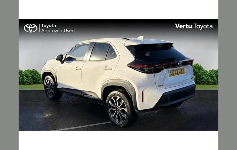 Used Toyota Yaris Cross Design 113 HP (83 kW) 2024 White SUV