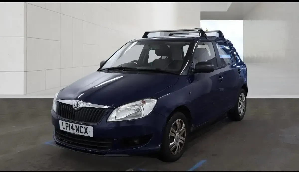 Usado Skoda Fabia 60 CV (44 kW) 2014 Azul Utilitario