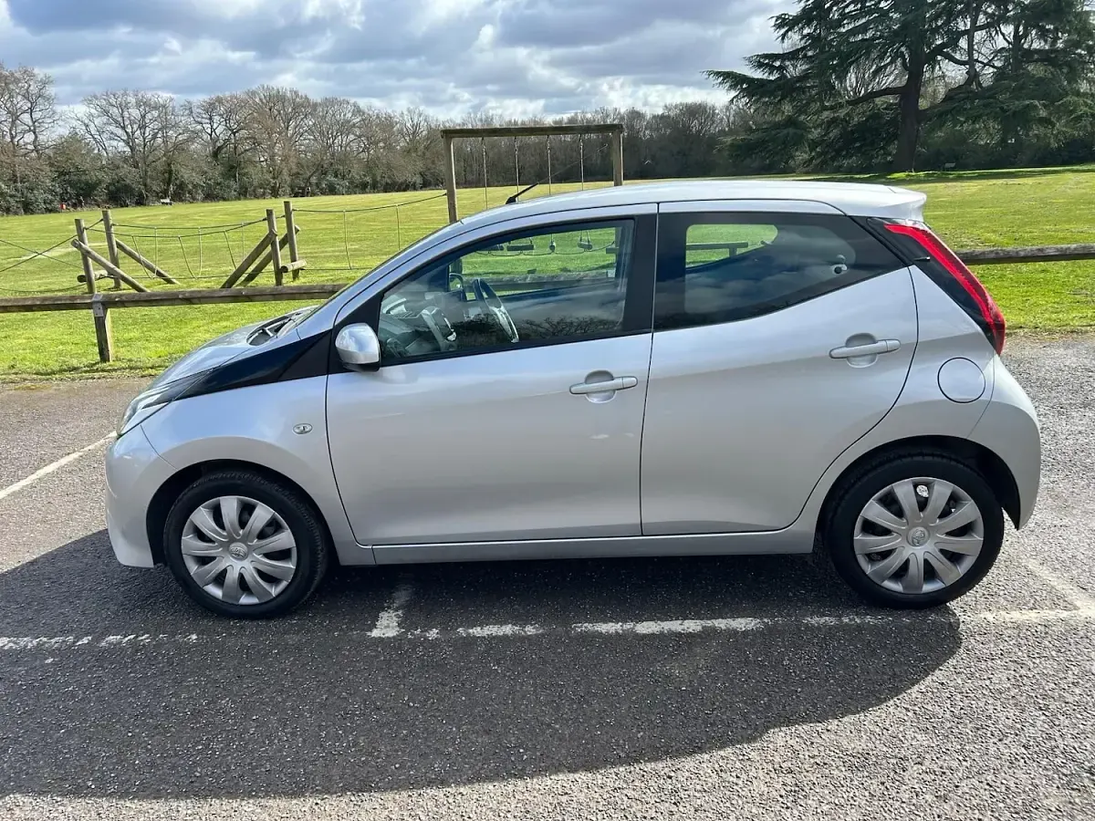 Used Toyota Aygo X-play 72 HP (52 kW) 2019 Silver Hatchback