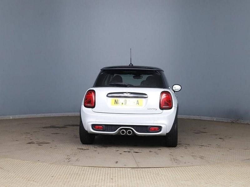 Used Mini Cooper S Classic 192 HP (141 kW) 2019 Silver Hatchback