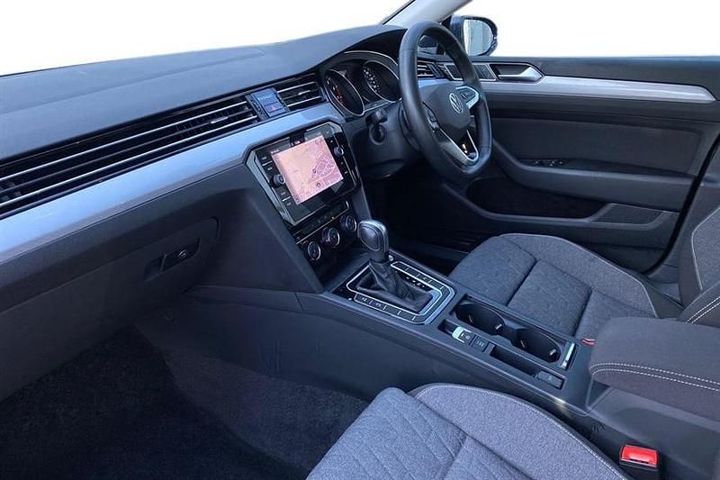 Used VW Passat SE 150 HP (110 kW) 2023 Grey Estate