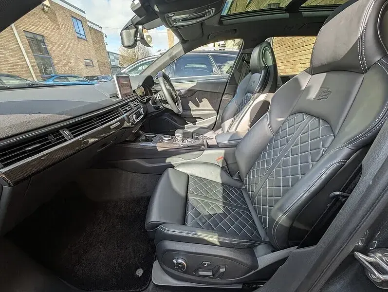 Used Audi A4 Business 354 HP (260 kW) 2017 Grey Estate
