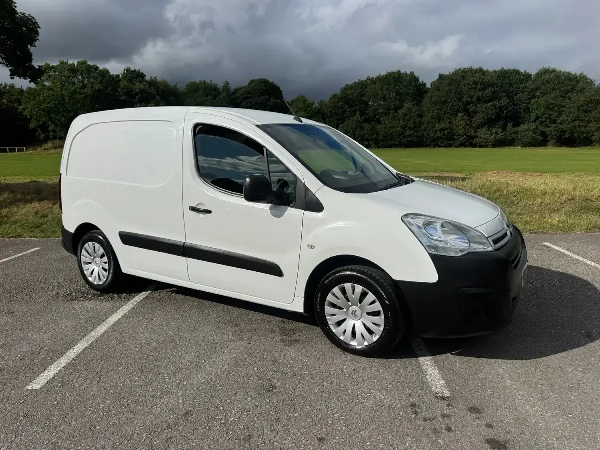 Used Citroën Berlingo 75 HP (55 kW) 2017 White MPV