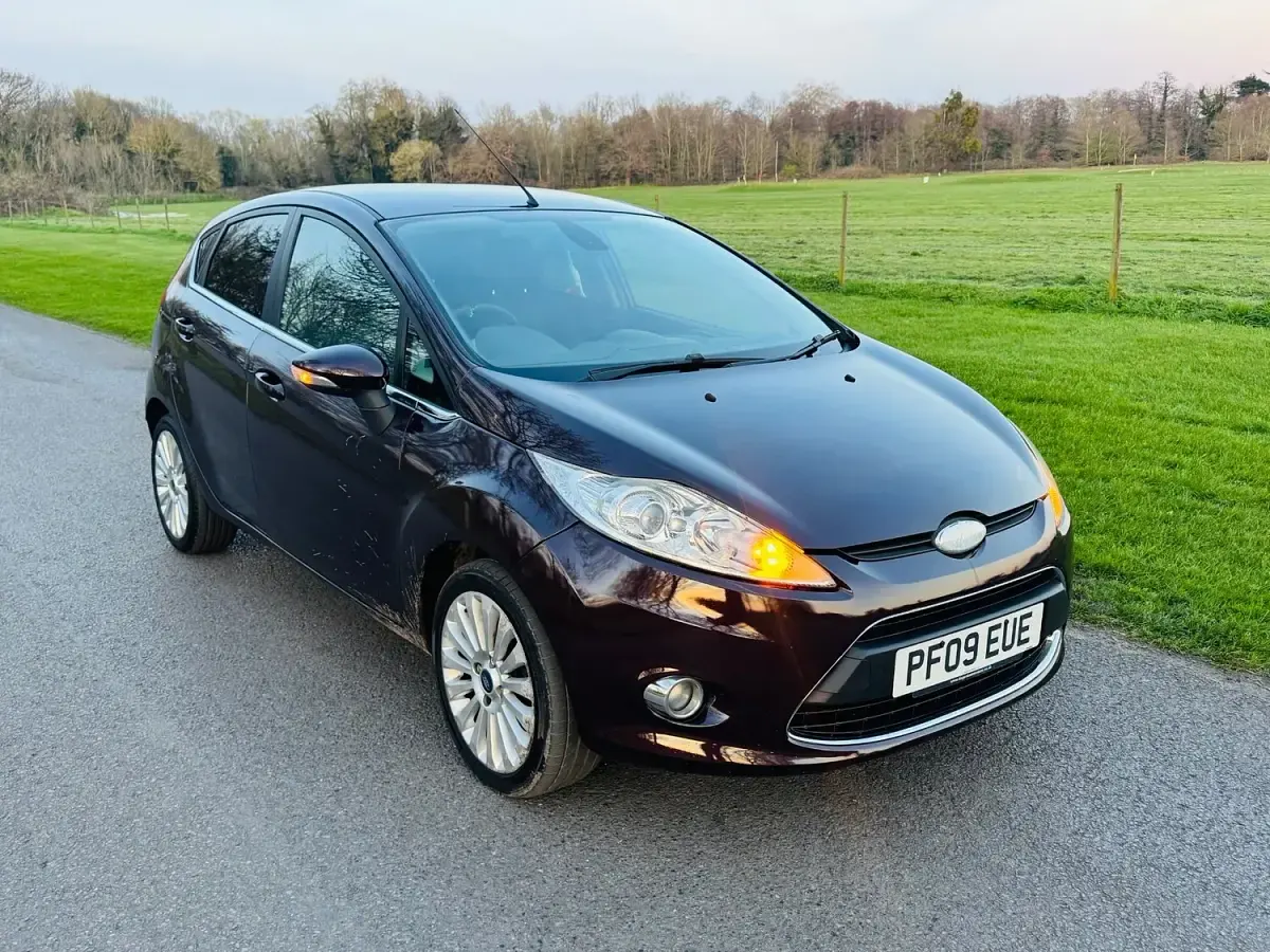 Used Ford Fiesta Titanium 94 HP (69 kW) 2009 Red Hatchback