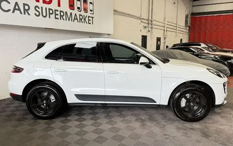 Used Porsche Macan 258 HP (189 kW) 2017 White SUV