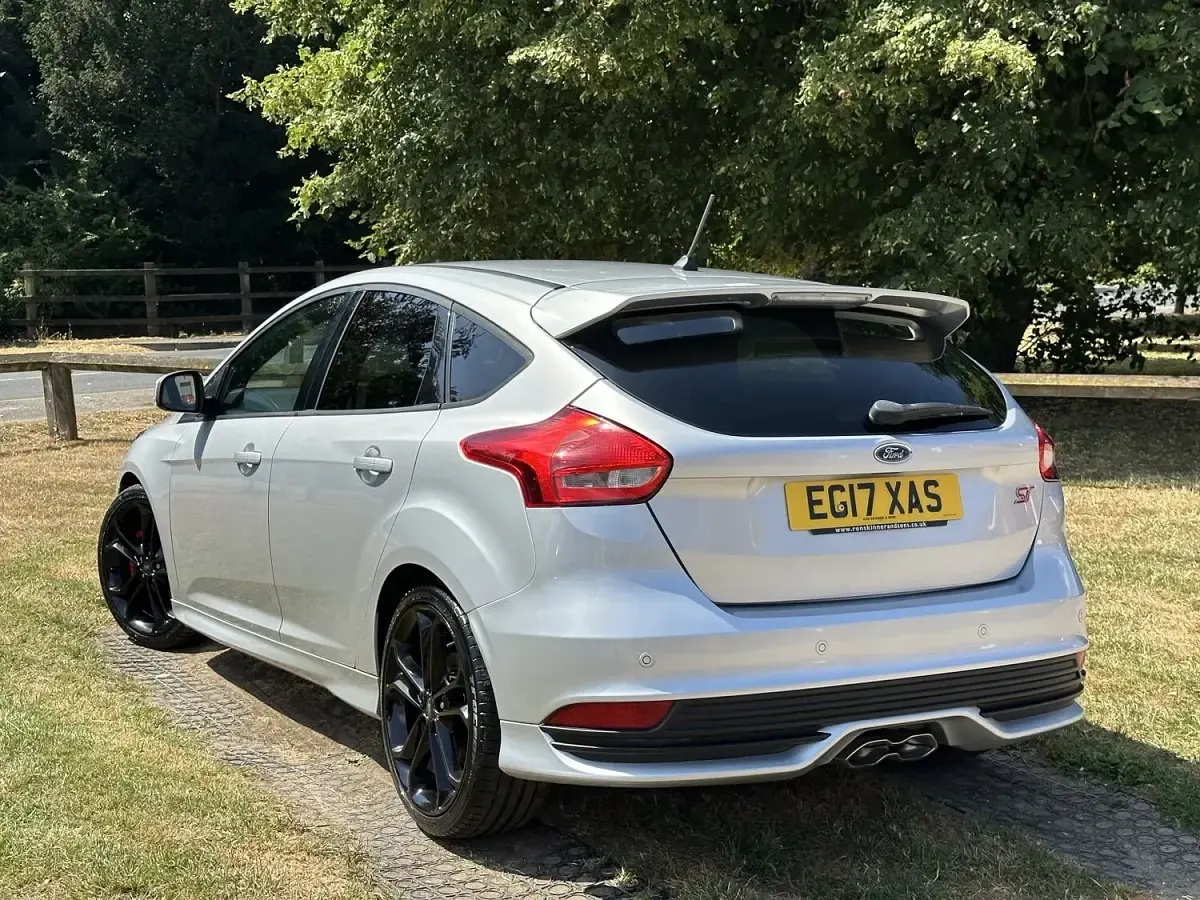 Used Ford Focus ST 185 HP (136 kW) 2017 Silver Hatchback