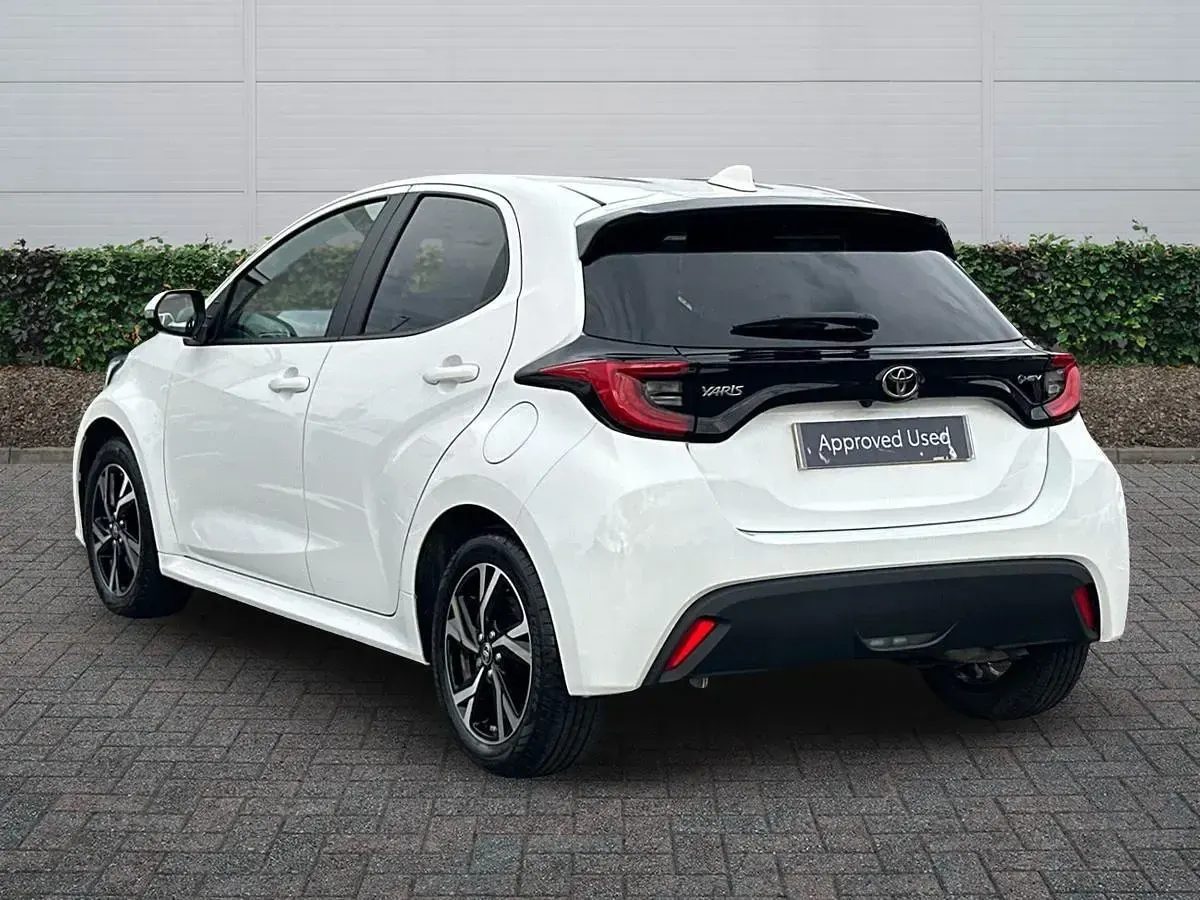 Used Toyota Yaris Design 2024 White Hatchback