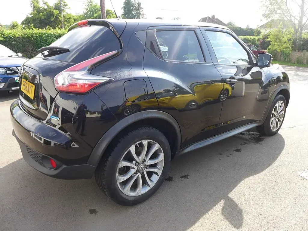 Usado Nissan Juke Tekna 110 HP (80 kW) 2016 Preto SUV